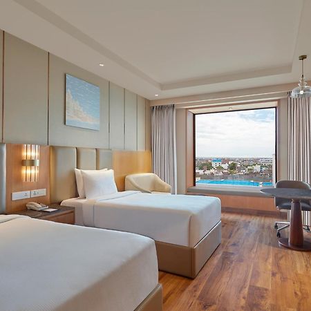 Doubletree By Hilton Varanasi Exteriör bild