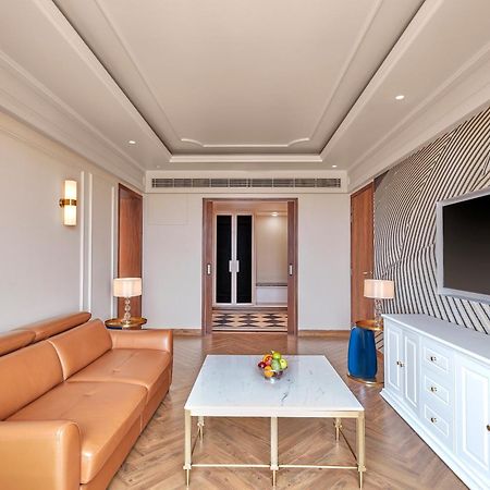 Doubletree By Hilton Varanasi Exteriör bild