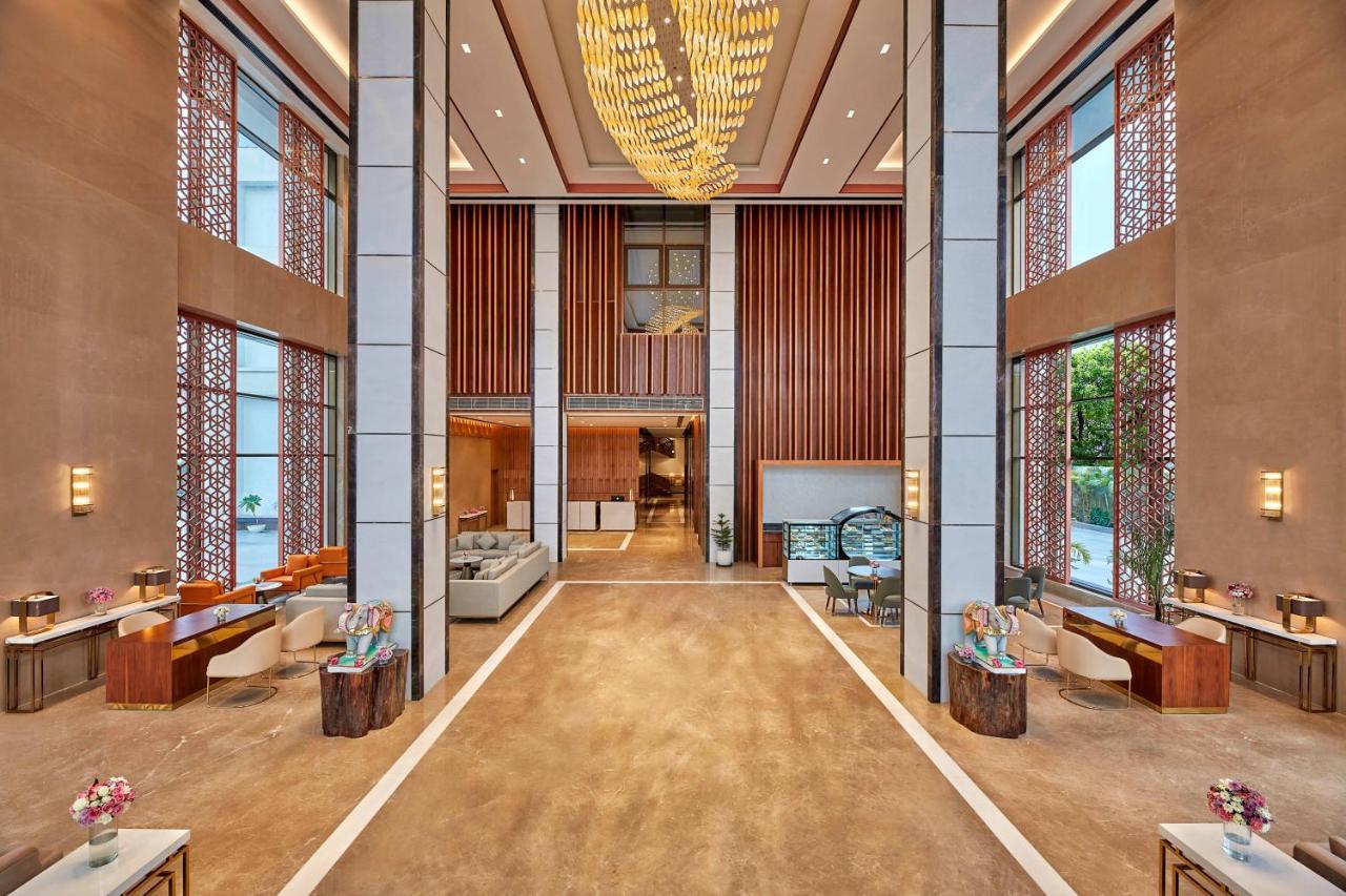 Doubletree By Hilton Varanasi Exteriör bild