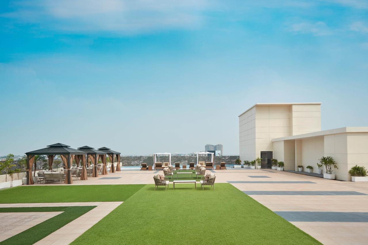Doubletree By Hilton Varanasi Exteriör bild
