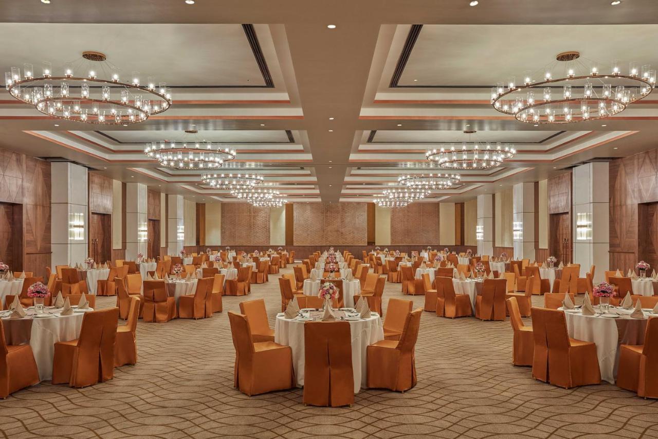 Doubletree By Hilton Varanasi Exteriör bild