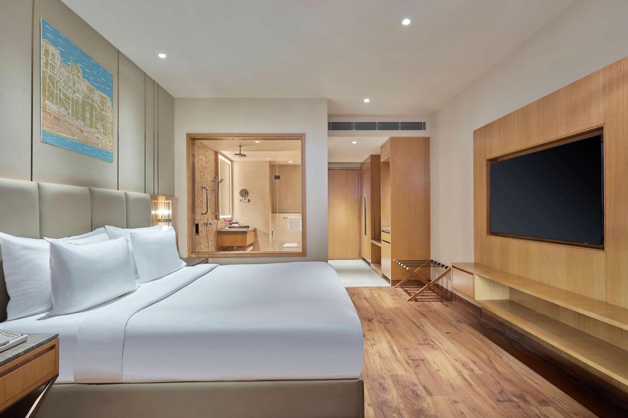 Doubletree By Hilton Varanasi Exteriör bild