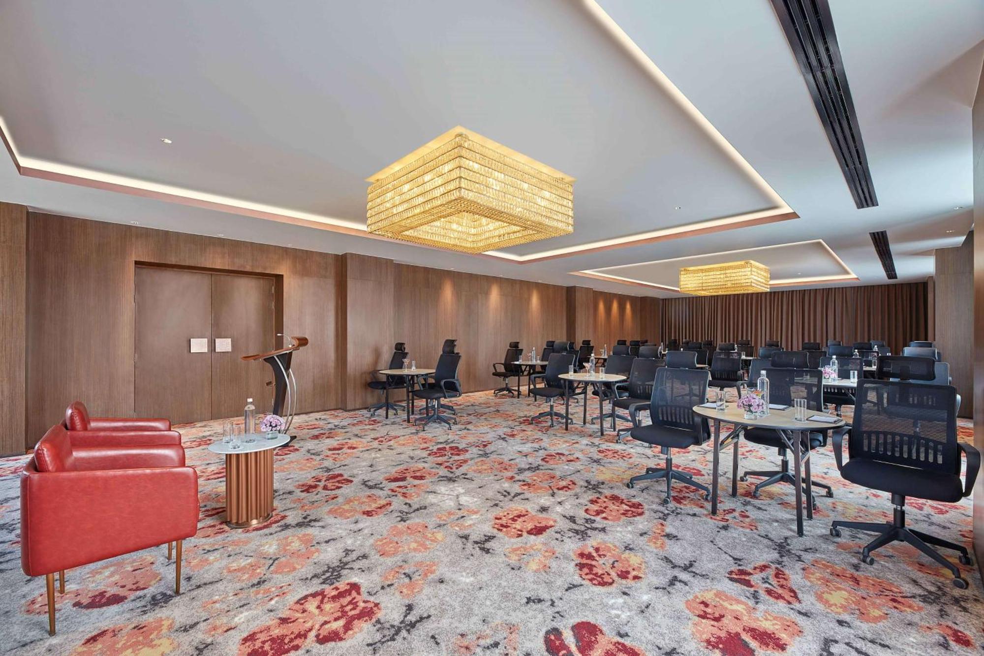 Doubletree By Hilton Varanasi Exteriör bild