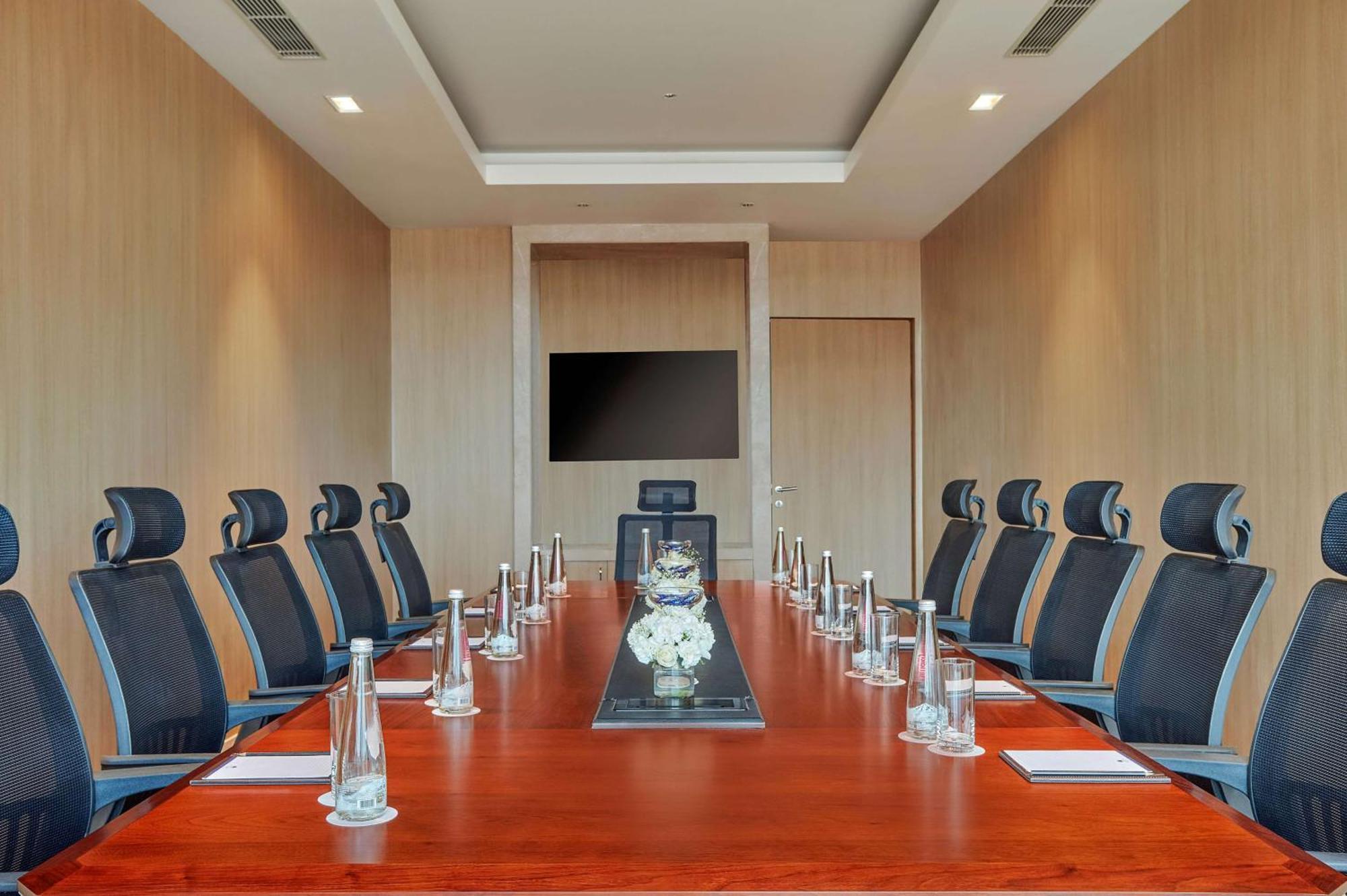 Doubletree By Hilton Varanasi Exteriör bild