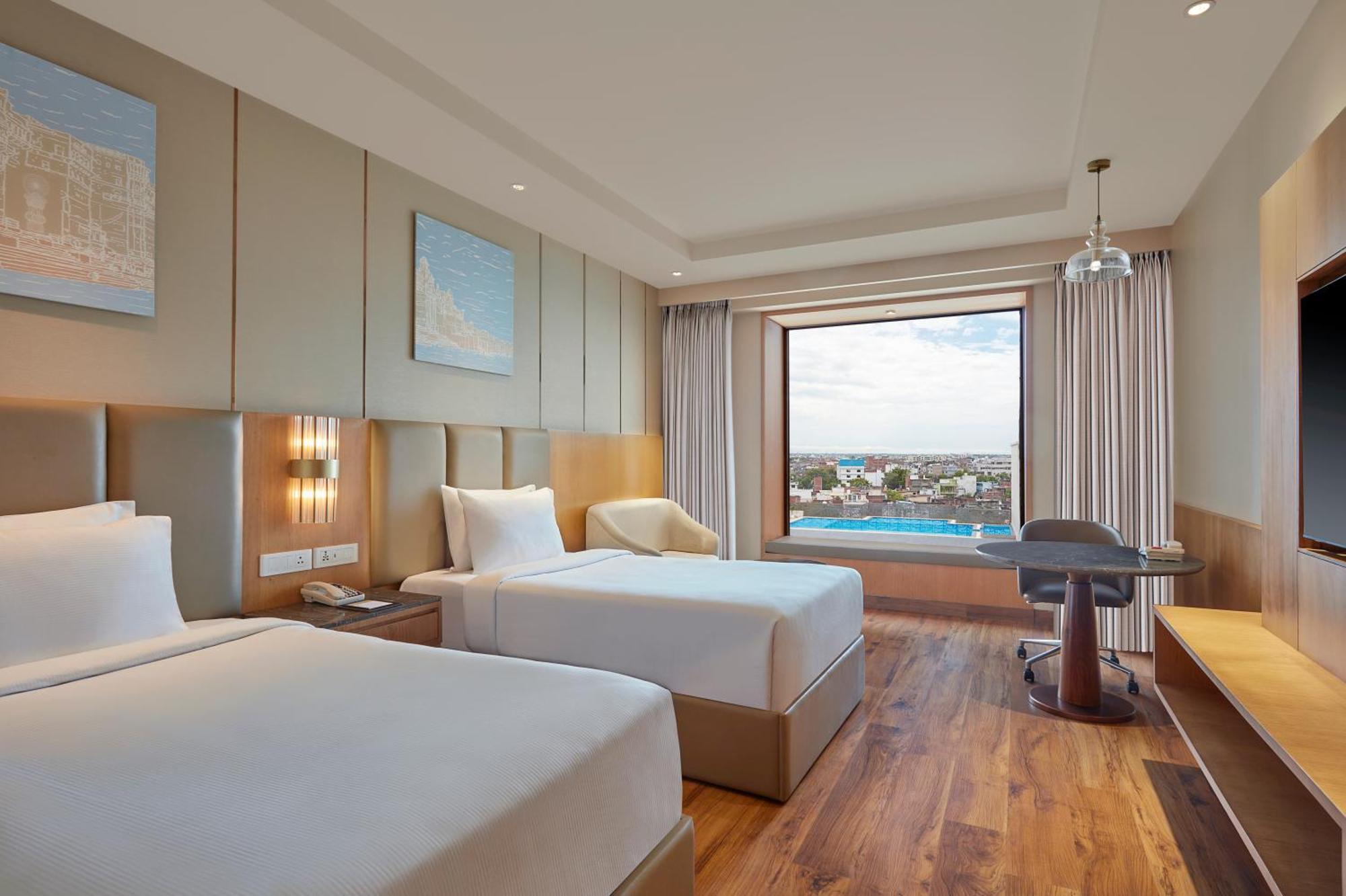 Doubletree By Hilton Varanasi Exteriör bild