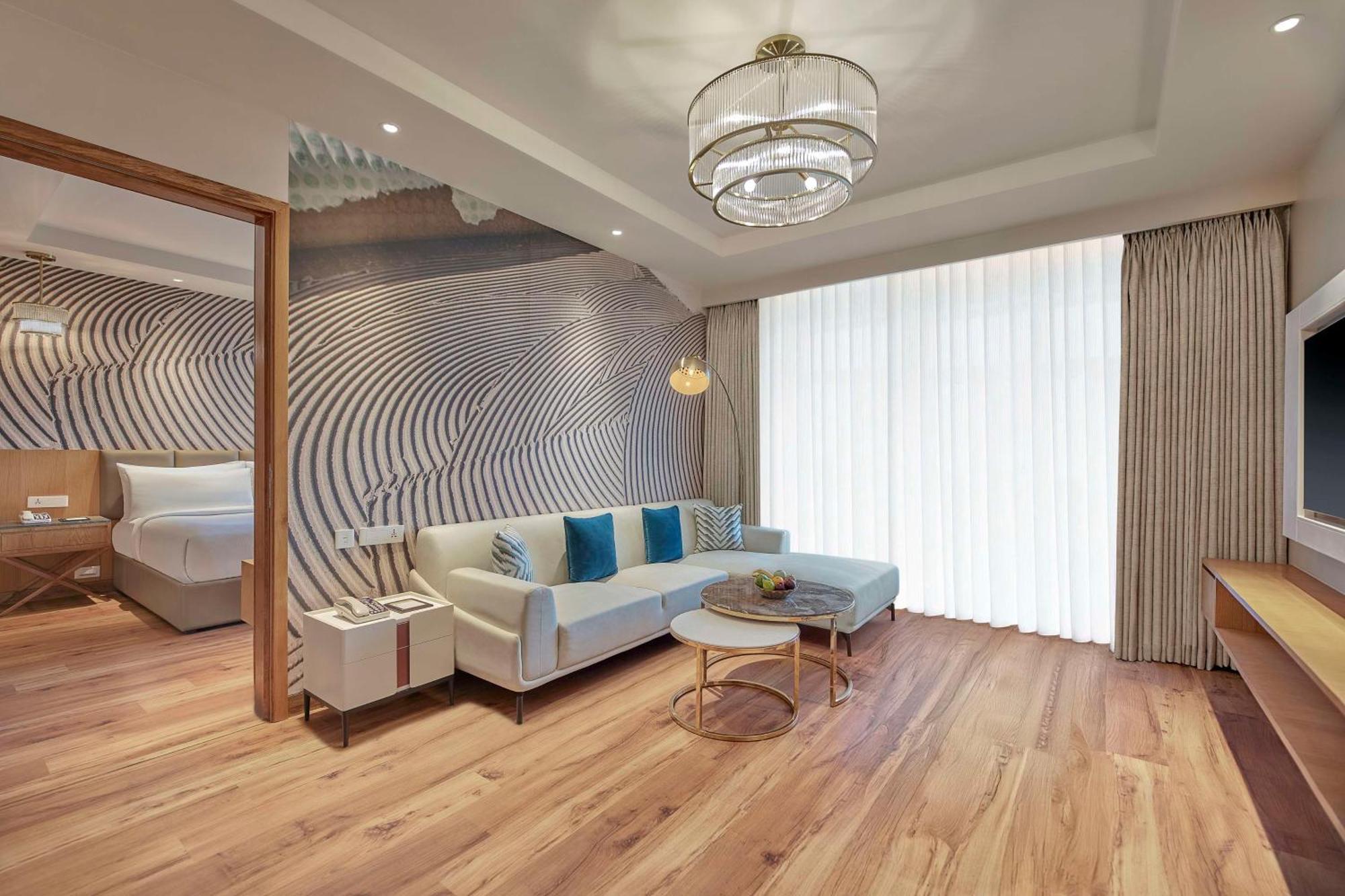 Doubletree By Hilton Varanasi Exteriör bild
