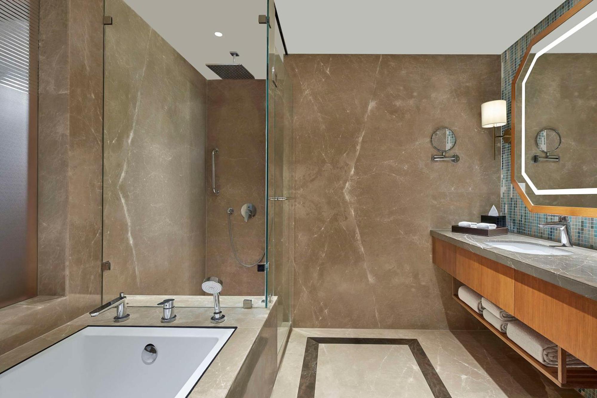 Doubletree By Hilton Varanasi Exteriör bild